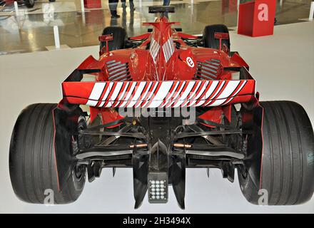 Ferrari Formel-1-Fahrzeugausstellung im Wissenschaftsmuseum von Valencia, Valencia, Spanien Stockfoto