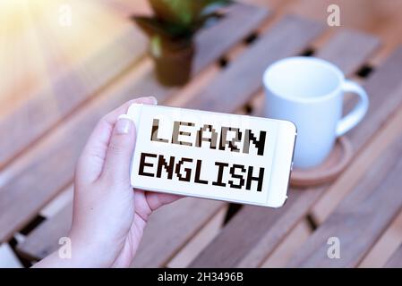 Schreiben Text anzeigen Englisch lernen. Konzept Bedeutung Erwerben Sie Kenntnisse in neuer Sprache, indem Sie die sprach- und Videoanrufe verbinden Stockfoto