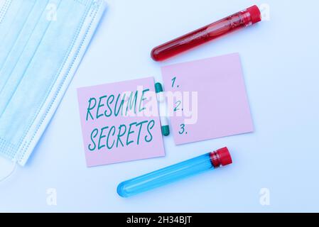 Schreiben mit Anzeige von Text Geheimnisse fortsetzen. Konzeptionelles Foto Tipps zur Erstellung von erstaunlichen Lebenslauf herausragend Biografie Verbreitung Virus Awareness Message Stockfoto
