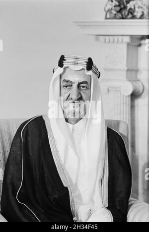 König Faisal von Saudi-Arabien bei einem Besuch des US-Präsidenten Richard Nixon im Weißen Haus, Washington, D.C., USA, Marion S. Trikosko, US News & World Report Magazine Collection, 27. Mai 1971 Stockfoto