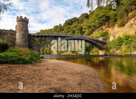 Craigellachie Bridge wurde 1814 in Morayshire, Schottland, Großbritannien fertiggestellt Stockfoto