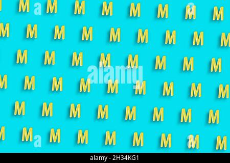 Mu-Zeichen. Mu-Buchstabe, griechisches Mubet-Symbol, türkisblauer minimalistischer Hintergrund Stockfoto