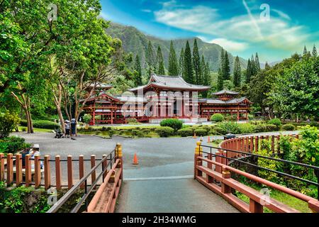 Byodo-in Tempel umgeben von wunderschönen Landschaften in Ahuimanu, Hawaii Stockfoto