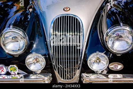 Ein Jaguar XK 120 aus dem Jahr 1951 wird beim 31. British Car Festival am 24. Oktober 2021 in Fairhope, Alabama, gezeigt. Stockfoto