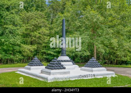 Denkmal für den Kommandanten des konföderierten Generals Albert Sidney Johnston auf dem Schlachtfeld des Shiloh National Military Park in Tennessee. Stockfoto