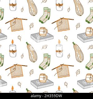 Nahtloses Muster mit Herbstelementen - niedliche Socken, Kerzen, Zucchini, Bücher mit Tassen Tee. Vektor-handgezeichnete Illustration im Doodle-Stil. Perfekt für Urlaubsdesigns, Geschenkpapier, Dekorationen. Stock Vektor