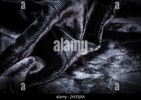 Abstrakte schwarze creasy Samt Stoff Hintergrund Textur Stockfoto