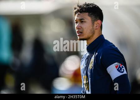 Ulaanbaatar, Mongolei. Oktober 2021. Thanawat Suengchitthawon aus Thailand beim AFC U23 Asian Cup Uzbekistan 2022 Gruppe J Qualifikationsrunde zwischen Thailand und der Mongolei im MFF-Stadion in Ulaanbaatar. (Endergebnis; Thailand 1:1 Mongolei) Credit: SOPA Images Limited/Alamy Live News Stockfoto