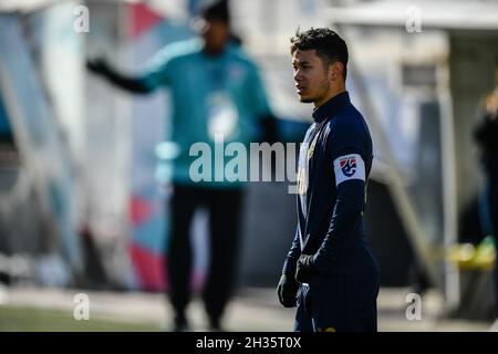 Ulaanbaatar, Mongolei. Oktober 2021. Thanawat Suengchitthawon aus Thailand beim AFC U23 Asian Cup Uzbekistan 2022 Gruppe J Qualifikationsrunde zwischen Thailand und der Mongolei im MFF-Stadion in Ulaanbaatar. (Endergebnis; Thailand 1:1 Mongolei) Credit: SOPA Images Limited/Alamy Live News Stockfoto