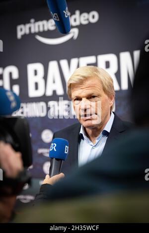 München, Deutschland. Oktober 2021. Oliver Kahn bei der Premiere vom FC Bayern - Behind the Legend am 25. Oktober 2021 im ARRI Kino in München. * Oliver Kahn bei der Premiere des FC Bayern - Behind the Legend am 25. Oktober 2021 im ARRI-Kino in München. (Foto: Alexander Pohl/Sipa USA) Quelle: SIPA USA/Alamy Live News Stockfoto