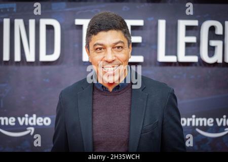 München, Deutschland. Oktober 2021. Giovane Elber bei der Premiere vom FC Bayern - Behind the Legend am 25. Oktober 2021 im ARRI Kino in München. * Giovane Élber bei der Premiere des FC Bayern - Behind the Legend am 25. Oktober 2021 im ARRI-Kino in München. (Foto: Alexander Pohl/Sipa USA) Quelle: SIPA USA/Alamy Live News Stockfoto