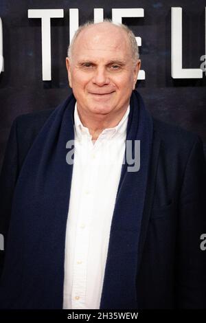 München, Deutschland. Oktober 2021. Uli Hoeneß bei der Premiere vom FC Bayern - Behind the Legend am 25. Oktober 2021 im ARRI Kino in München. * Uli Hoeneß bei der Premiere des FC Bayern - Behind the Legend am 25. Oktober 2021 im ARRI-Kino in München. (Foto: Alexander Pohl/Sipa USA) Quelle: SIPA USA/Alamy Live News Stockfoto