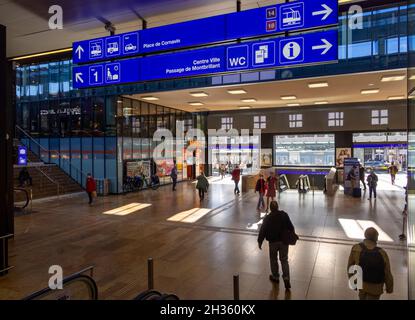 Passagiere an der Hauptkonbahn, Bahnhof Genf-Cornavin, Genf, Schweiz Stockfoto