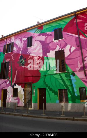 Europa, Italien, Lombardei, Mailand, Bezirk Ortica. Street Art mit Wandmalereien aus dem OR.Me Ortica Memoria-Projekt. Stockfoto