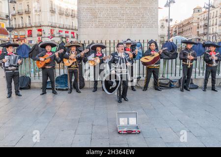 MADRID, SPANIEN - 24. OKTOBER 2017: Mariachi-Gruppe auf dem Platz Puerta del Sol in Madrid. Stockfoto