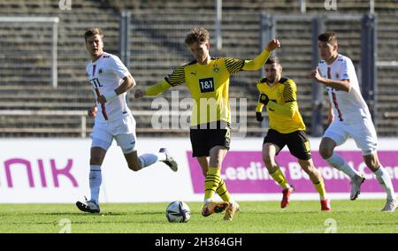 Dortmund, Deutschland. 24. Oktober 2021. firo: 24.10.2021, Fuvuball, Fußball, 3. Bundesliga, Saison 2021/2022, BVB U23, Borussia Dortmund II - Viktoria kV? ln Christian VIET, BVB/dpa/Alamy Live News Stockfoto