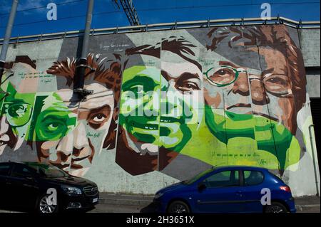 Europa, Italien, Lombardei, Mailand, Bezirk Ortica. Street Art mit Wandmalereien aus dem OR.Me Ortica Memoria-Projekt. Mauer der Legalität, Mauer der Gerechtigkeit Stockfoto