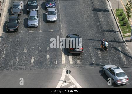 Bukarest, Rumänien, 23. August 2009: Pkw-Verkehr in Bukarest. Stockfoto