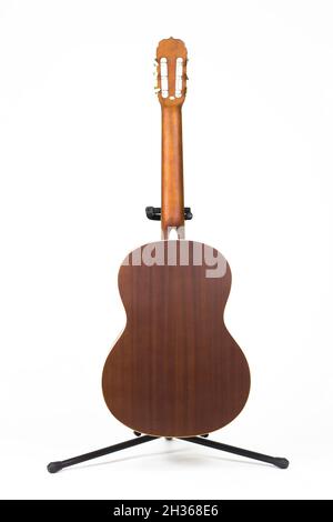 Neue Gitarre auf weißem Hintergrund, Elektro und Akustik Stockfoto