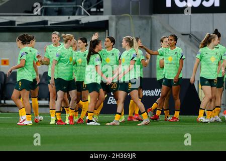 Parramatta, Australien. Oktober 2021. Matildas wärmt sich am 26. Oktober 2021 beim Freundschaftsspiel der Women's International zwischen Matildas (Frauen aus Australien) und den Frauen aus Brasilien im CommBank Stadium, Sydney, Australien, auf. Foto von Peter Dovgan. Nur zur redaktionellen Verwendung, Lizenz für kommerzielle Nutzung erforderlich. Keine Verwendung bei Wetten, Spielen oder Veröffentlichungen einzelner Clubs/Vereine/Spieler. Kredit: UK Sports Pics Ltd/Alamy Live Nachrichten Stockfoto