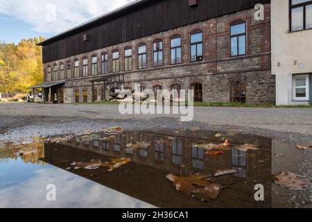 Harrachov, Tschechische Republik. Oktober 2021. Die Glasfabrik und Brauerei Novosad & Son Harrachov, Region Liberec, Tschechische Republik, am Dienstag, den 26. Oktober, 2021. Kredit: VIT Cerny/CTK Photo/Alamy Live News Stockfoto