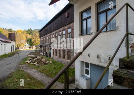 Harrachov, Tschechische Republik. Oktober 2021. Die Glasfabrik und Brauerei Novosad & Son Harrachov, Region Liberec, Tschechische Republik, am Dienstag, den 26. Oktober, 2021. Kredit: VIT Cerny/CTK Photo/Alamy Live News Stockfoto