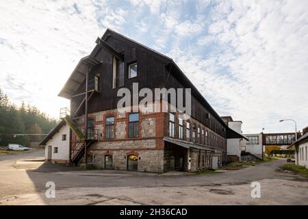 Harrachov, Tschechische Republik. Oktober 2021. Die Glasfabrik und Brauerei Novosad & Son Harrachov, Region Liberec, Tschechische Republik, am Dienstag, den 26. Oktober, 2021. Kredit: VIT Cerny/CTK Photo/Alamy Live News Stockfoto