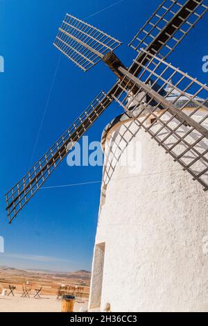 Eine der Windmühlen im Dorf Consuegra, Spanien Stockfoto