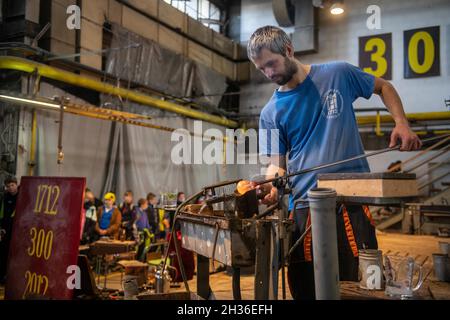 Harrachov, Tschechische Republik. Oktober 2021. Die Glasfabrik und Brauerei Novosad & Son Harrachov, Region Liberec, Tschechische Republik, am Dienstag, den 26. Oktober, 2021. Kredit: VIT Cerny/CTK Photo/Alamy Live News Stockfoto