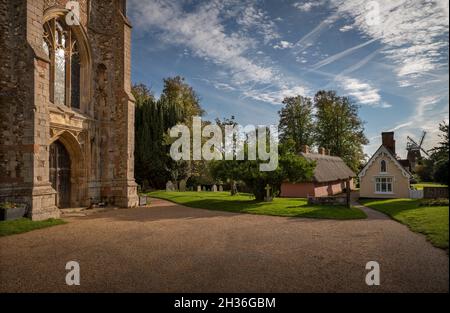 Thaxted Church Essex England Foto von Brian Harris 25. Oktober 2021 die Kirche des heiligen Johannes des Täufers mit unserer Lieben Frau und dem heiligen Laurence ist das p Stockfoto