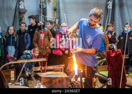 Harrachov, Tschechische Republik. Oktober 2021. Die Glasfabrik und Brauerei Novosad & Son Harrachov, Region Liberec, Tschechische Republik, am Dienstag, den 26. Oktober, 2021. Kredit: VIT Cerny/CTK Photo/Alamy Live News Stockfoto