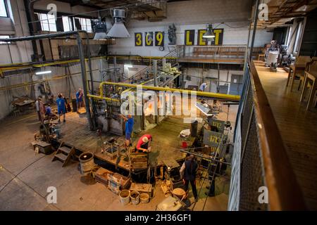 Harrachov, Tschechische Republik. Oktober 2021. Die Glasfabrik und Brauerei Novosad & Son Harrachov, Region Liberec, Tschechische Republik, am Dienstag, den 26. Oktober, 2021. Kredit: VIT Cerny/CTK Photo/Alamy Live News Stockfoto
