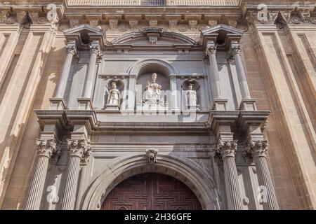 Portal der Kirche Iglesia del Sagrario in Granada, Spanien Stockfoto