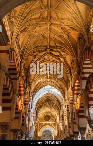 CORDOBA, SPANIEN - 4. NOVEMBER 2017: Innenraum der Moschee Kathedrale Mezquita-Kathedrale von Cordoba, Spanien Stockfoto