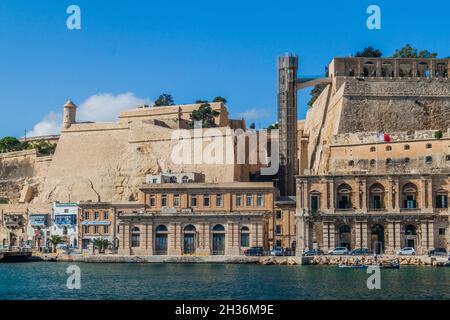 Barrakka Lift und die Befestigung von Valletta am Grand Harbour, Malta Stockfoto