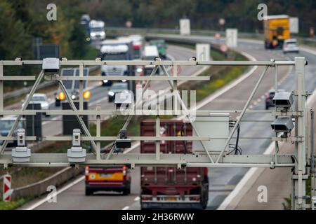 Sensoren einer Mautbrücke, zur Erfassung der Autobahnmaut, auf der Autobahn A3 bei Hamminkeln, Niederrhein, NRW, Deutschland, Stockfoto