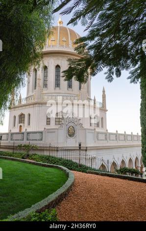 Schrein der Bab- und Bahai-Gärten an den Hängen des Karmel-Berges. Bahai World Center in Haifa, Israel. Stockfoto