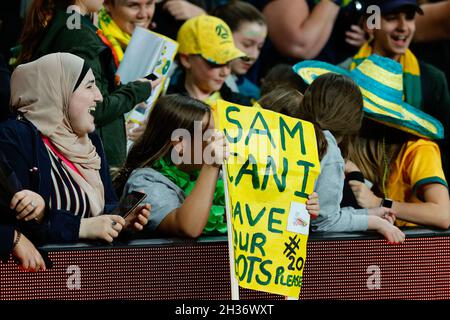 Parramatta, Australien. Oktober 2021. Matildas-Fans beim Freundschaftsspiel von Women's International zwischen Matildas (Australia Women) und Brazil Women am 26. Oktober 2021 im CommBank Stadium, Sydney, Australien. Foto von Peter Dovgan. Nur zur redaktionellen Verwendung, Lizenz für kommerzielle Nutzung erforderlich. Keine Verwendung bei Wetten, Spielen oder Veröffentlichungen einzelner Clubs/Vereine/Spieler. Kredit: UK Sports Pics Ltd/Alamy Live Nachrichten Stockfoto