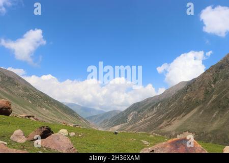 Schöne Berglandschaft in Jammu, Kaschmir, Indien Stockfoto