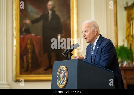 WASHINGTON DC, USA - 10. August 2021 - US-Präsident Joe Biden hält Bemerkungen zur Verabschiedung des parteiübergreifenden Infrastructure Investment and Jobs Act, Stockfoto