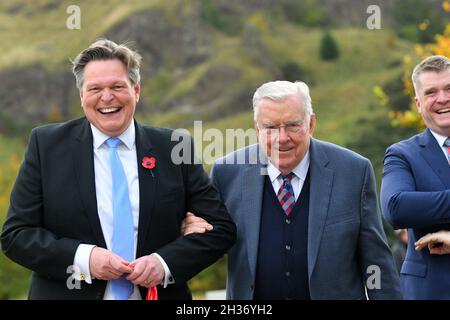 Edinburgh Schottland, Großbritannien Oktober 26 2021. Amtierender Präsident M. Russell Ballard ein Mitglied des Quorums der Twelve Apostles kommt im schottischen Parlament an und wird von MSP Stephen Kerr getroffen. Credit sst/alamy live News Stockfoto