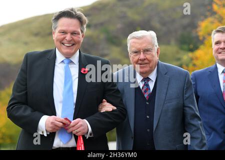 Edinburgh Schottland, Großbritannien Oktober 26 2021. Amtierender Präsident M. Russell Ballard ein Mitglied des Quorums der Twelve Apostles kommt im schottischen Parlament an und wird von MSP Stephen Kerr getroffen. Credit sst/alamy live News Stockfoto