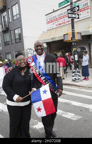 Panamaische Parade auf der Franklin Avenue in Brooklyn, NY, die größte panamaische Parade außerhalb von Panama. Es erinnert an Panamas Abkehr von Kolumbien und ehrt sein kulturelles Erbe. Stockfoto