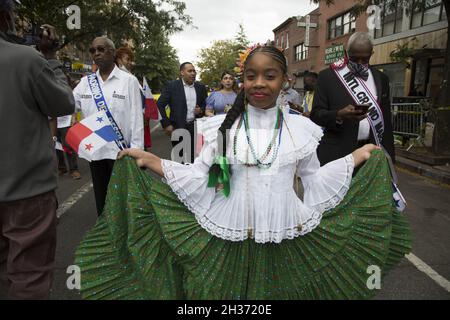 Panamaische Parade auf der Franklin Avenue in Brooklyn, NY, die größte panamaische Parade außerhalb von Panama. Es erinnert an Panamas Abkehr von Kolumbien und ehrt sein kulturelles Erbe. Stockfoto