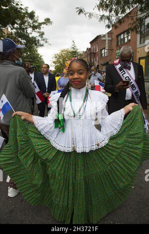 Panamaische Parade auf der Franklin Avenue in Brooklyn, NY, die größte panamaische Parade außerhalb von Panama. Es erinnert an Panamas Abkehr von Kolumbien und ehrt sein kulturelles Erbe. Stockfoto