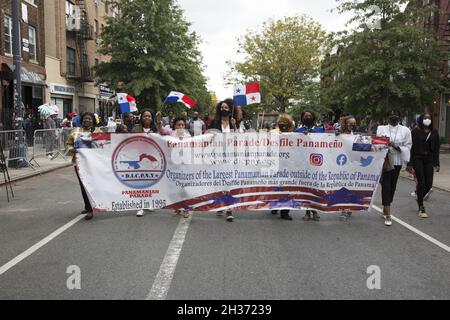 Panamaische Parade auf der Franklin Avenue in Brooklyn, NY, die größte panamaische Parade außerhalb von Panama. Es erinnert an Panamas Abkehr von Kolumbien und ehrt sein kulturelles Erbe. Stockfoto