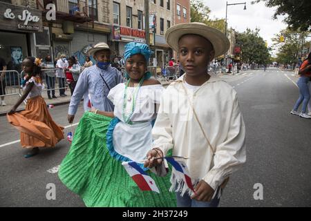 Panamaische Parade auf der Franklin Avenue in Brooklyn, NY, die größte panamaische Parade außerhalb von Panama. Es erinnert an Panamas Abkehr von Kolumbien und ehrt sein kulturelles Erbe. Stockfoto