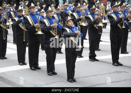 Die Marching Band der New York All-City High School marschiert bei der Columbus Day Parade 2021 auf der 5th Avenue in New York City. Stockfoto