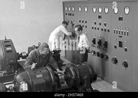 Mitarbeiter des Kaiser-Wilhelm-Instituts für Physik in Berlin Dahlem, Deutschland 1930er Jahre. Mitarbeiter des Kaiser-Wilhelm-Instituts für Physik in Berlin Dahlem, Deutschland 1930. Stockfoto