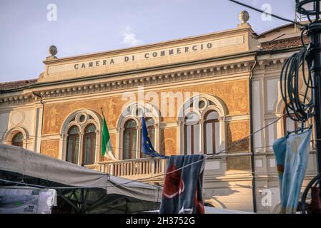 ROVIGO, ITALIEN 26. OKTOBER 2021: Gebäude der Handelskammer in Rovigo in Italien Stockfoto